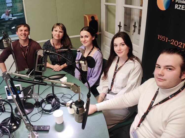 Uczniowie IX LO w Rzeszowie przygotowują się do matury międzynarodowej