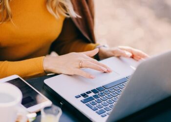 55-latka straciła 200 tys. zł na&nbsp;fałszywej inwestycji w&nbsp;gazociąg