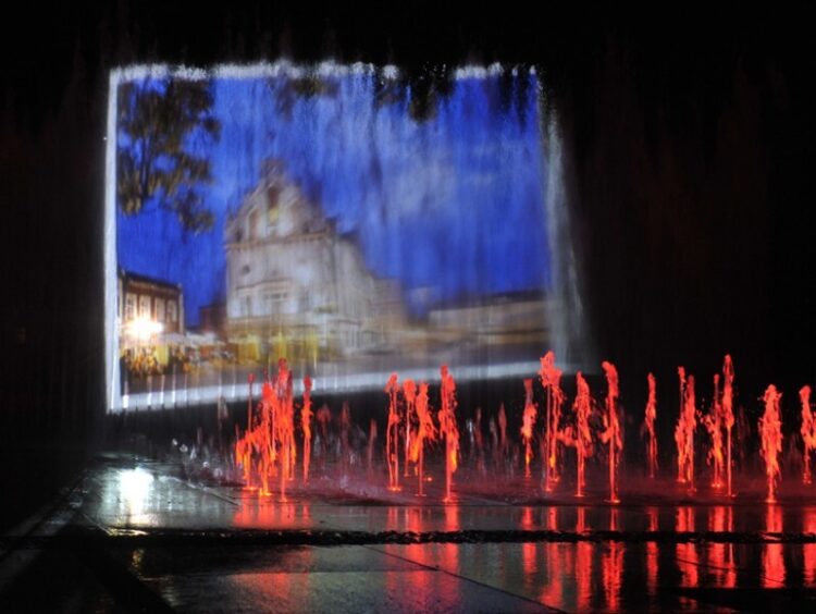 Pierwszy tegoroczny pokaz fontanny multimedialnej w Rzeszowie