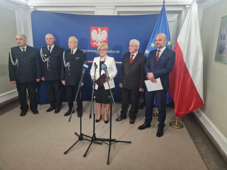 Strażacy OSP z Pogwizdowa Nowego otrzymają pojazd 1 - Polskie Radio Rzeszów Strażacy OSP z Pogwizdowa Nowego otrzymają pojazd