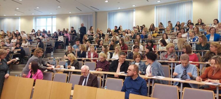 „Autyzm, porozmawiajmy o…”. Konferencja w Tarnobrzegu