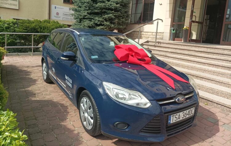 Samochód dla Domu Dziecka w Skopaniu