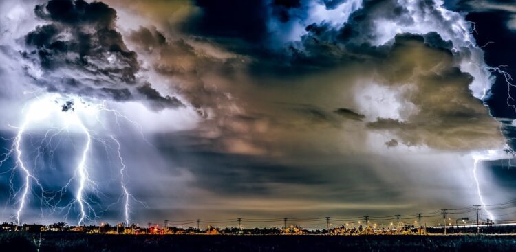 Kolejne ostrzeżenie przez burzami i intensywnymi opadami w regionie