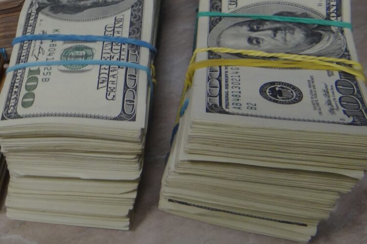 70 tys. dolarów zatrzymane przez Służbę Celno – Skarbową