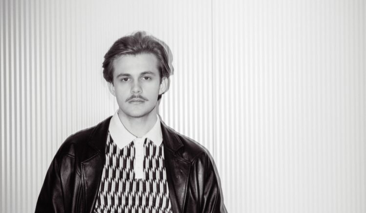 Mateusz Gędek to 19-letni wokalista, songwriter, kompozytor