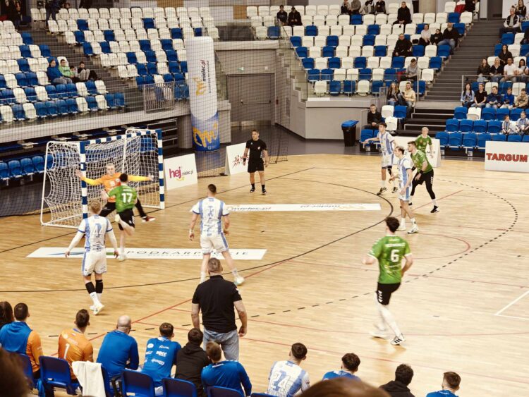 Handball. Trzecia wygrana piłkarzy Handball Stal Mielec 1 - Polskie Radio Rzeszów Handball. Trzecia wygrana piłkarzy Handball Stal Mielec