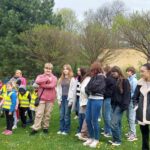 Sadzenie drzewek miododajnych w Tarnobrzegu - Polskie Radio Rzeszów