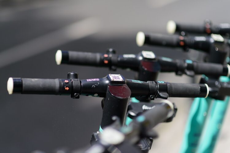 Pożar magazynu z hulajnogami elektrycznymi