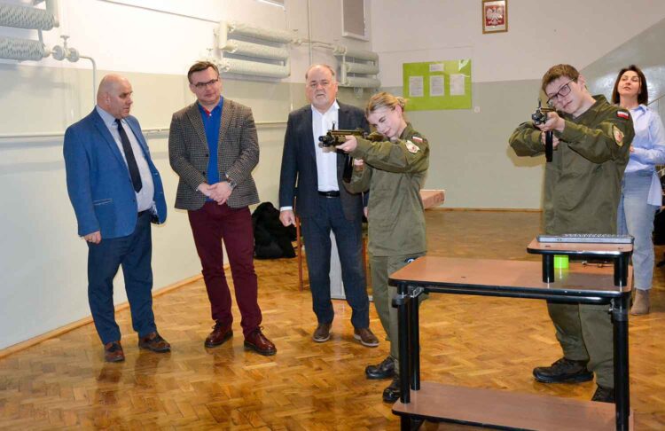 Wirtualna strzelnica w Stalowej Woli