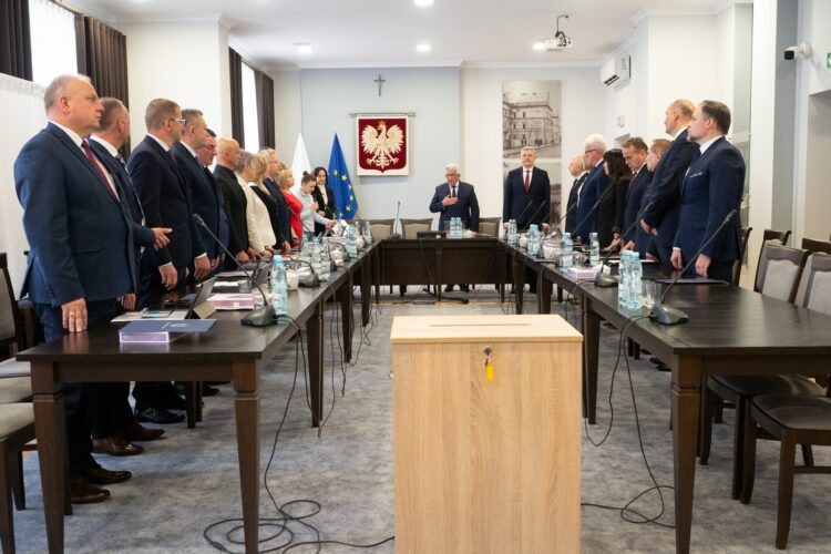 Rada Powiatu Jarosławskiego VII kadencji rozpoczęła działalność