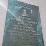 Tablica pamięci kapitana Henryka Jaskuły 2 - Polskie Radio Rzeszów Tablica pamięci kapitana Henryka Jaskuły - Polskie Radio Rzeszów
