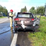 Zapaliła się osobówka. Na pomoc ruszyli policjanci z gaśnicami - Polskie Radio Rzeszów