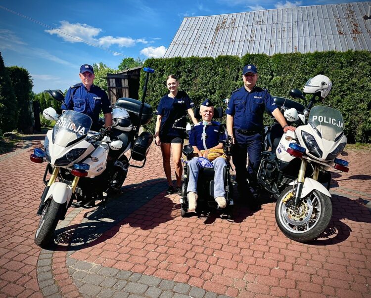 Policjanci spełnili marzenie ciężko chorego Wojtka
