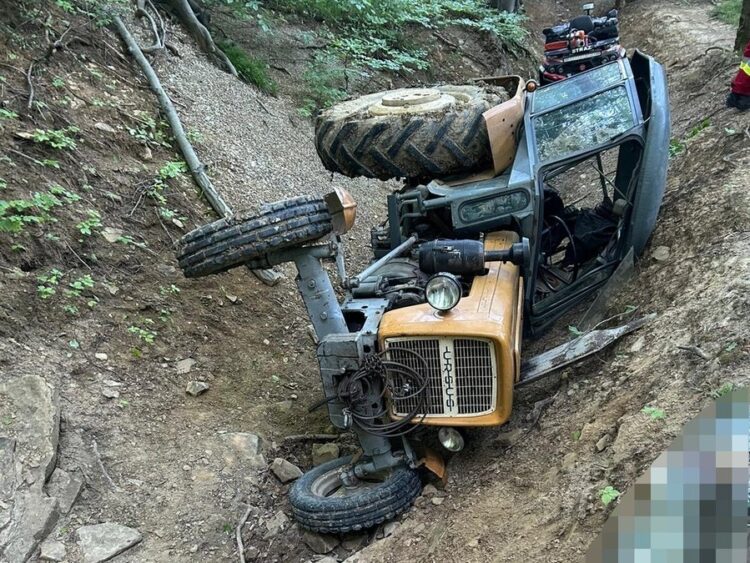 Ciągnik przygniótł 74-latka. Mężczyzna nie żyje