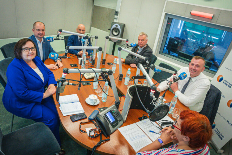 Podkarpacki Panel Polityczny: Zmiany w rządzie 1 - Polskie Radio Rzeszów Podkarpacki Panel Polityczny: Zmiany w rządzie