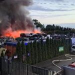 Trwa dogaszanie pożaru składowiska wraków samochodów w miejscowości Malinie 5 - Polskie Radio Rzeszów Trwa dogaszanie pożaru składowiska wraków samochodów w miejscowości Malinie - Polskie Radio Rzeszów