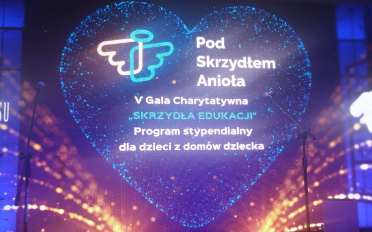 Pod skrzydłem anioła. Reportaż Anny Leśniewskiej