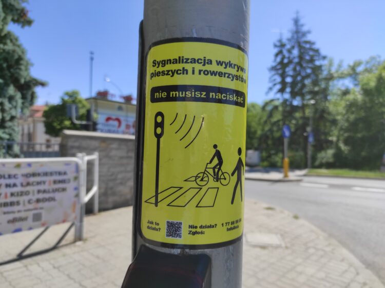 Specjalne czujniki rozpoznają pieszego na przejściu