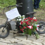 Pomnik przypominający o zrzutach w Żołyni 17 - Polskie Radio Rzeszów Pomnik przypominający o zrzutach w Żołyni - Polskie Radio Rzeszów