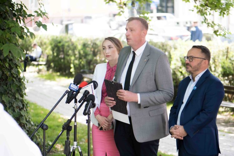 Konfederacja sprzeciwia się prymatowi prawa unijnego nad krajowym 1 - Polskie Radio Rzeszów Konfederacja sprzeciwia się prymatowi prawa unijnego nad krajowym