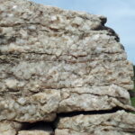 Remont kamiennej kapliczki w Polanach Surowicznych, nieistniejącej wsi łemkowskiej - Polskie Radio Rzeszów