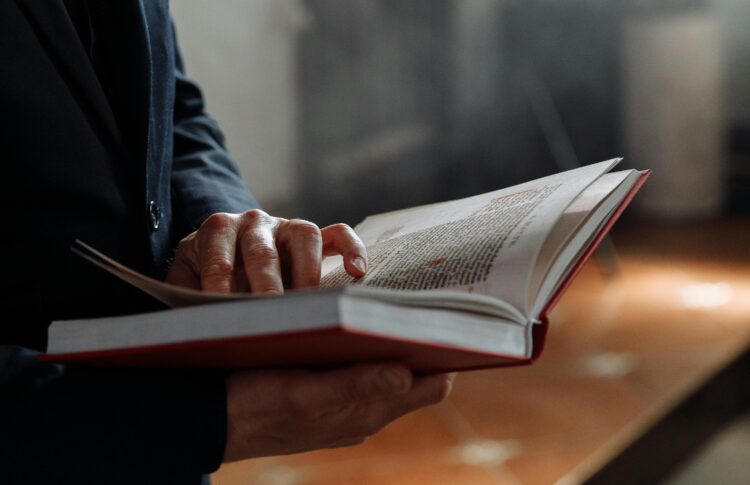 Kuria odwołała wikariusza podejrzanego o posiadanie treści pornograficznych