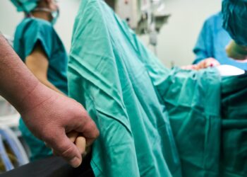 Lekarze ze Szpitala Uniwersyteckiego w Krakowie dokonali replantacji odciętej ręki