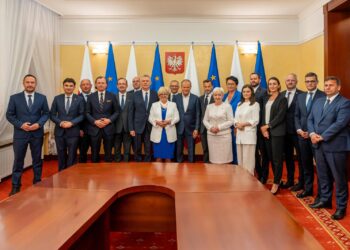 Wojewoda Teresa Kubas-Hul uczestniczyła w&nbsp;spotkaniu z&nbsp;premierem Donaldem Tuskiem w&nbsp;Białymstoku