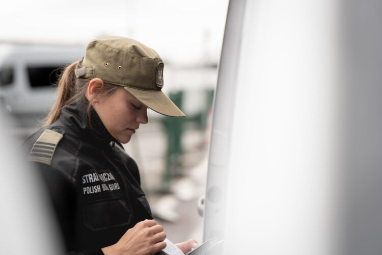 Obywatel Turcji nielegalnie przekroczył granicę, chciał zamieszkać w Warszawie