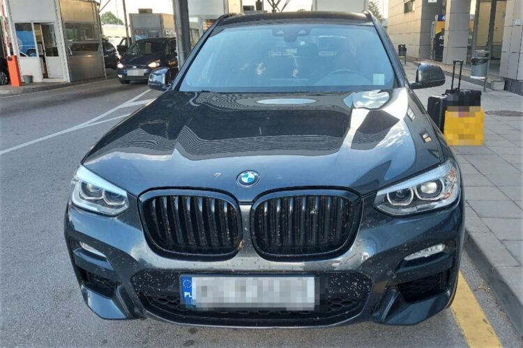 Bułgarscy policjanci odzyskali BMW X3 skradzione polskiej firmie