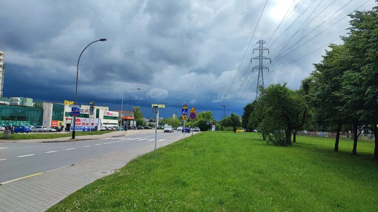 Kilkadziesiąt interwencji strażaków. Silne opady deszczu w regionie (aktualizacja) (wideo)