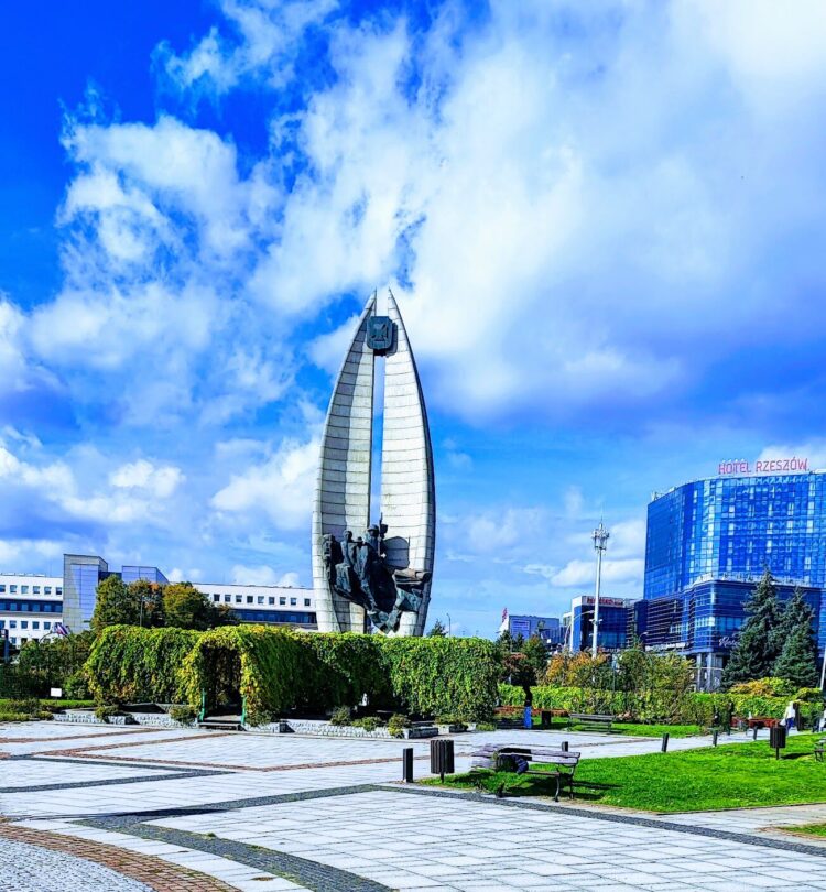 Pomnik Czynu Rewolucyjnego zmienia właściciela – jest odpowiedź miasta