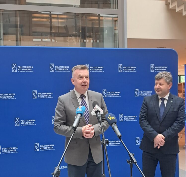 Minister Dariusz Wieczorek spotkał się na Politechnice Rzeszowskiej z rektorami podkarpackich uczelni
