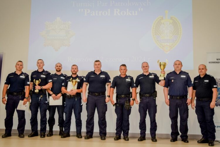 Policjanci z Ustrzyk najlepszą parą patrolową na Podkarpaciu 1 - Polskie Radio Rzeszów Policjanci z Ustrzyk najlepszą parą patrolową na Podkarpaciu