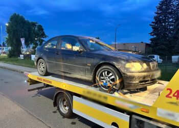 Przejażdżka bez&nbsp;prawa jazdy i&nbsp;w&nbsp;towarzystwie osoby poszukiwanej listem gończym