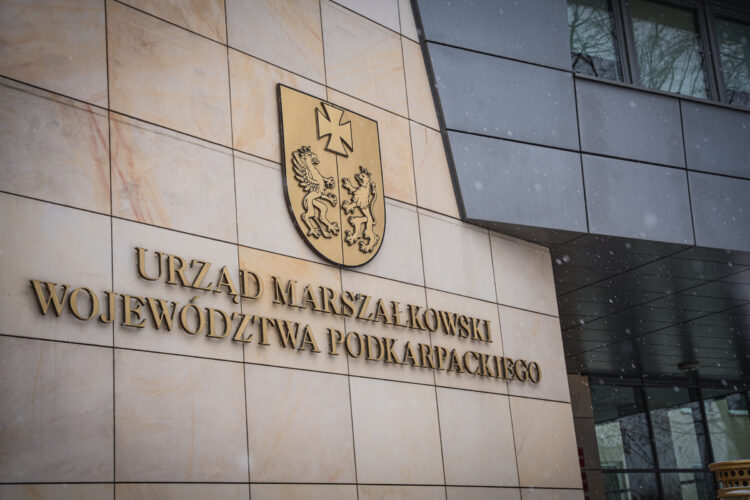 Wotum zaufania dla marszałka i zarządu. Nie zabrakło krytyki