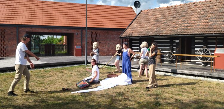 Historia garncarki Emilii Chmiel. Niebawem spektakl w Medyni Głogowskiej