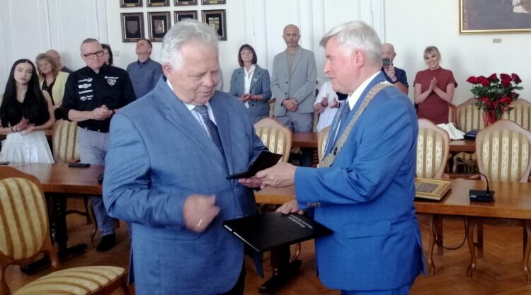 Samorządowcy odebrali medale „Za zasługi dla Krosna”