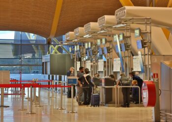 KAS: Do&nbsp;Polski spoza UE można wwieźć ograniczoną ilość alkoholi i&nbsp;papierów