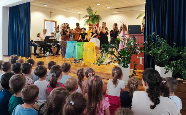 Uczniowie ZST w Rzeszowie wystawili bajkę dla przedszkolaków