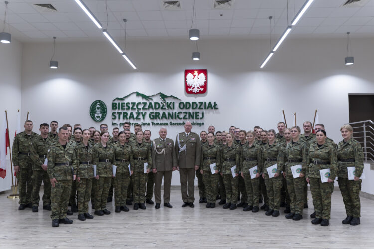 Wręczenie aktów mianowania funkcjonariuszy na stopień kaprala SG