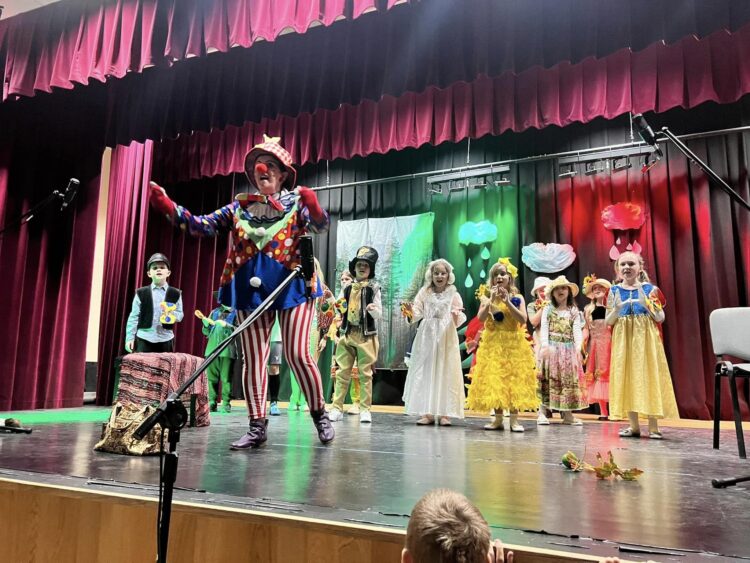 Nina Opic i jej aktorzy    