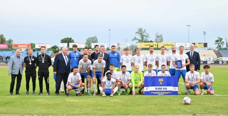 Piłka nożna. Siarka Tarnobrzeg z Pucharem Polski na szczeblu Okręgu Podkarpackiego 1 - Polskie Radio Rzeszów Piłka nożna. Siarka Tarnobrzeg z Pucharem Polski na szczeblu Okręgu Podkarpackiego