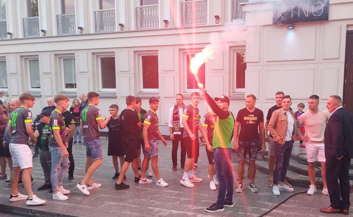 Piłka nożna. Stalowa Wola świętowała awans piłkarzy do pierwszej ligi