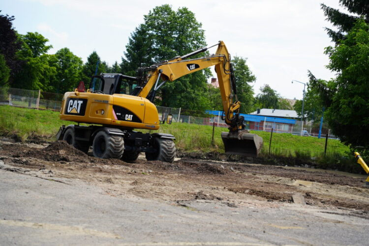 W Dębicy ruszyła budowa skateparku