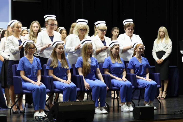 Czepkowanie na UR. Kolejni absolwenci pielęgniarstwa gotowi do pracy