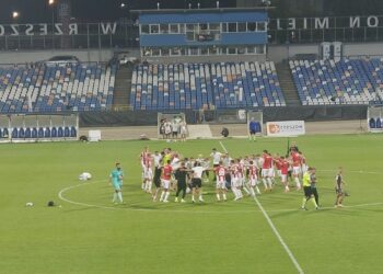 Piłka nożna. Udany początek Resovii