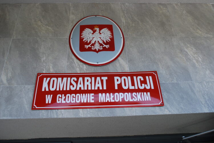 5 lat więzienia grozi mężczyznom, którzy kradli przesyłki kurierskie 1 - Polskie Radio Rzeszów 5 lat więzienia grozi mężczyznom, którzy kradli przesyłki kurierskie