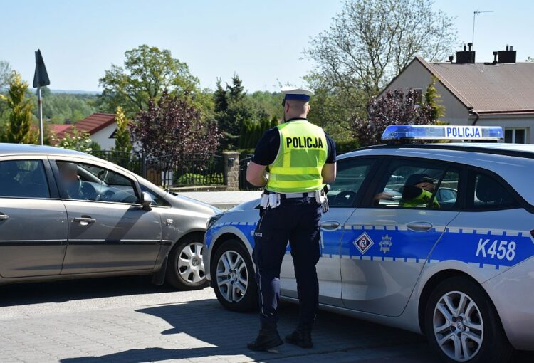 Jechał bez zapiętych pasów i kompletnie pijany