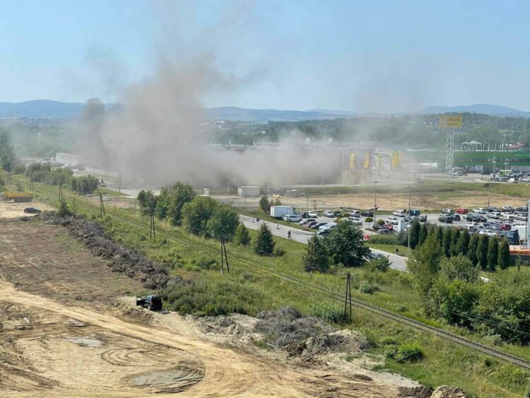 Pożar w sklepie Merkury Market w Krośnie (aktualizacja, filmy, zdjęcia)